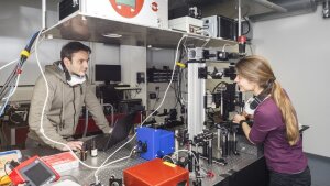 Researchers Alessandro Alberucci and Kim Lammers are pictured working in the lab. Their advance paves the way to integrating new types of optical functions into the whole volume of a single glass chip, enabling compact full 3D photonic integrated devices.